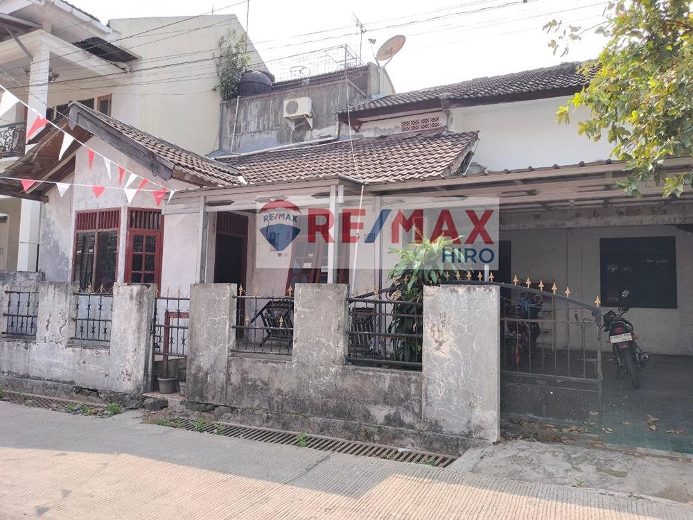 DIJUAL RUMAH 2 LT BARU RENOVASI DI PONDOK PEKAYON INDAH BEKASI SELATAN